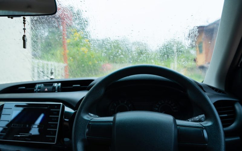 Guía práctica para manejar con seguridad en época de lluvias en Panamá